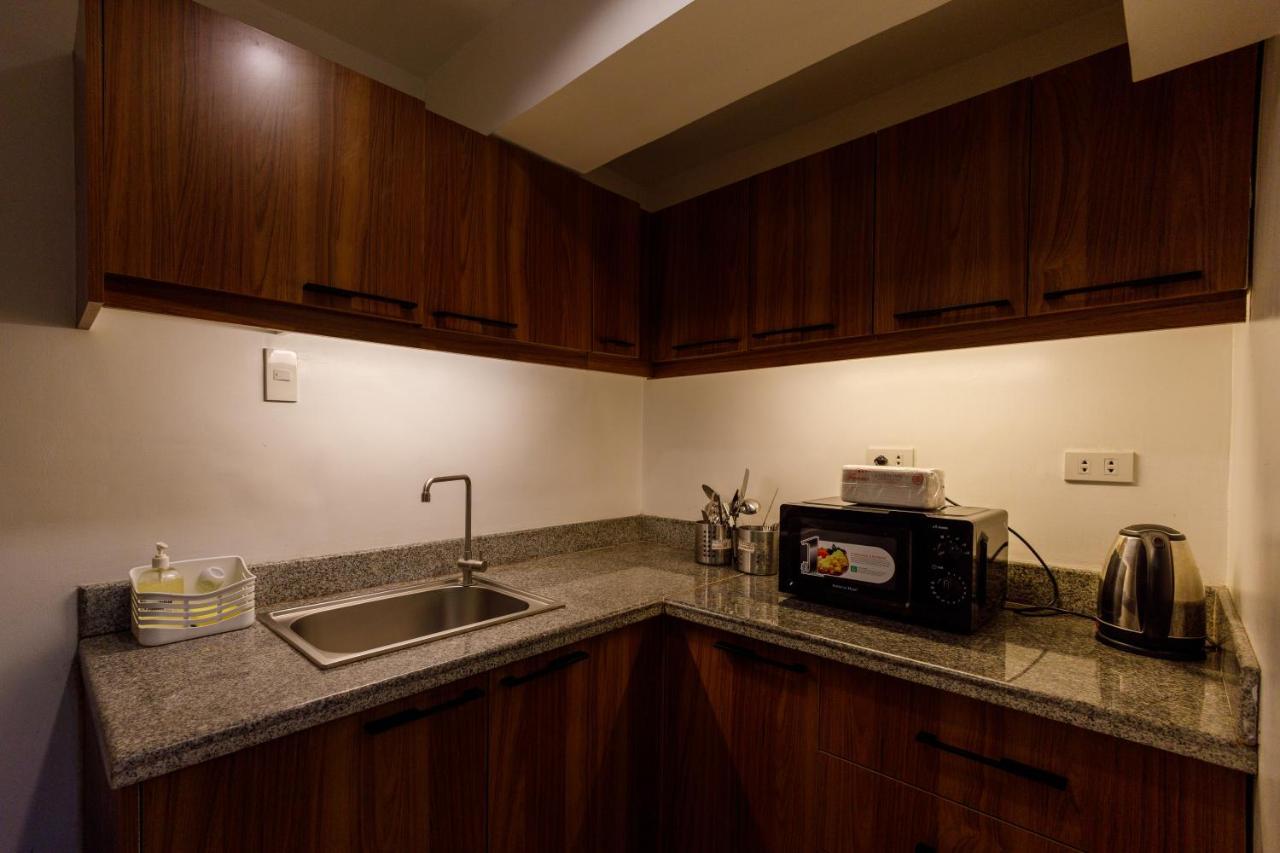 5880 Enriquez Residences Манила Экстерьер фото
