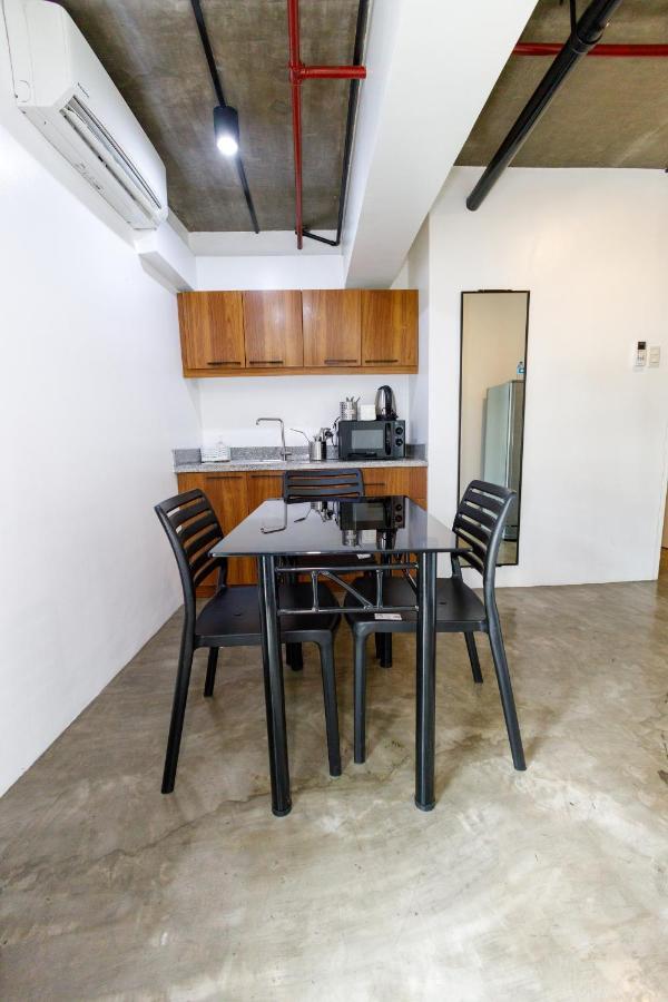 5880 Enriquez Residences Манила Экстерьер фото
