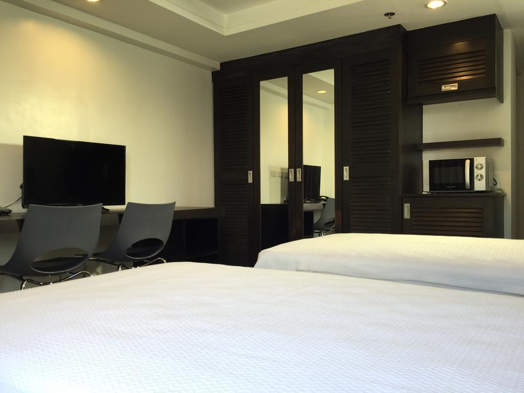5880 Enriquez Residences Манила Экстерьер фото